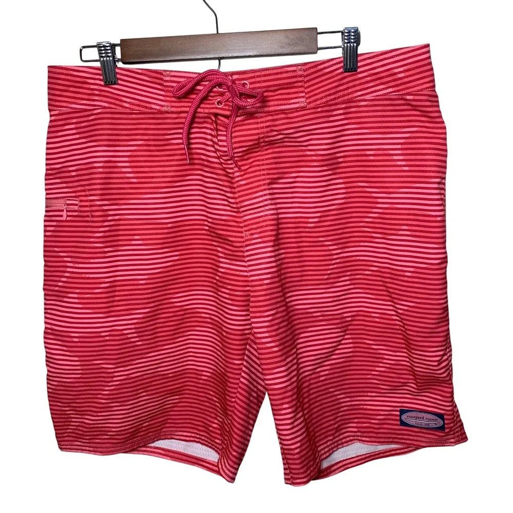 Vineyard Vines Board Shorts Mens 35 Red Striped Shark Excellent Performance Swim
